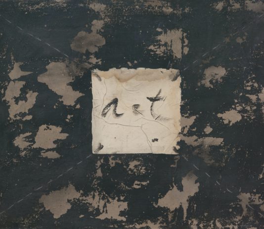 Alla Galleria Gracis di Milano, la voce enigmatica di Antoni Tàpies