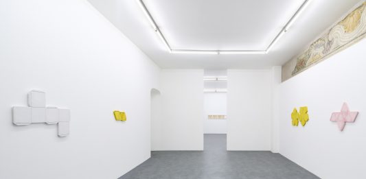 “Soundproof” di Jacopo Mazzonelli: da A+B Gallery strutture musicali e forme geometriche