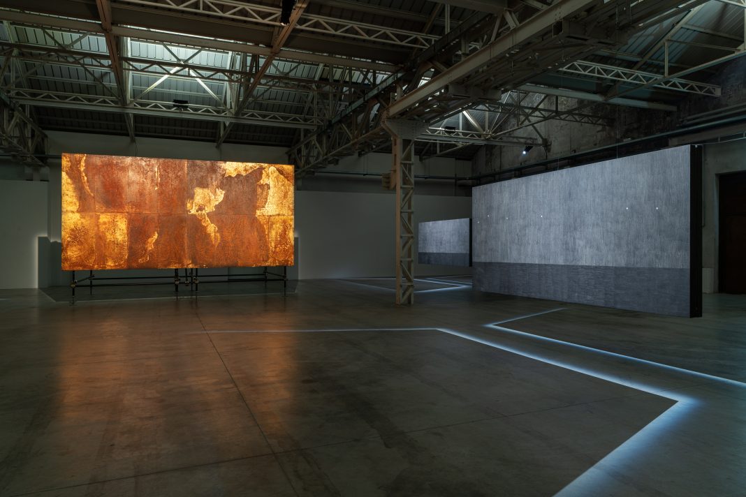 Gian Maria Tosatti “NOw/here”, exhibition view at Pirelli HangarBicocca, Milan, 2023. Courtesy the artist and Pirelli HangarBicocca, Milan. Photo Ela Bialkowska, OKNOstudio
