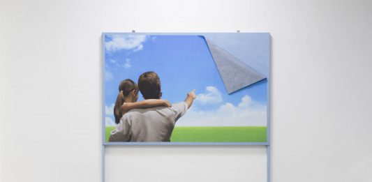 Comicità dei sogni infranti: sette artisti in mostra a Spazio in Situ di Roma