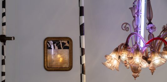 Il ruolo dell’artista nella società della trasparenza, in cui tutto “serve” a qualcosa Progetto per fontana e altre figure, 2023, exhibition view at Francesca Minini, ph. Lorenzo Palmieri, courtesy Francesca Minini