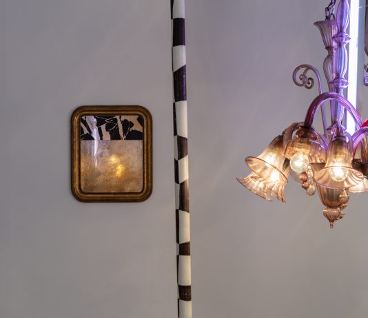 Il ruolo dell’artista nella società della trasparenza, in cui tutto “serve” a qualcosa Progetto per fontana e altre figure, 2023, exhibition view at Francesca Minini, ph. Lorenzo Palmieri, courtesy Francesca Minini