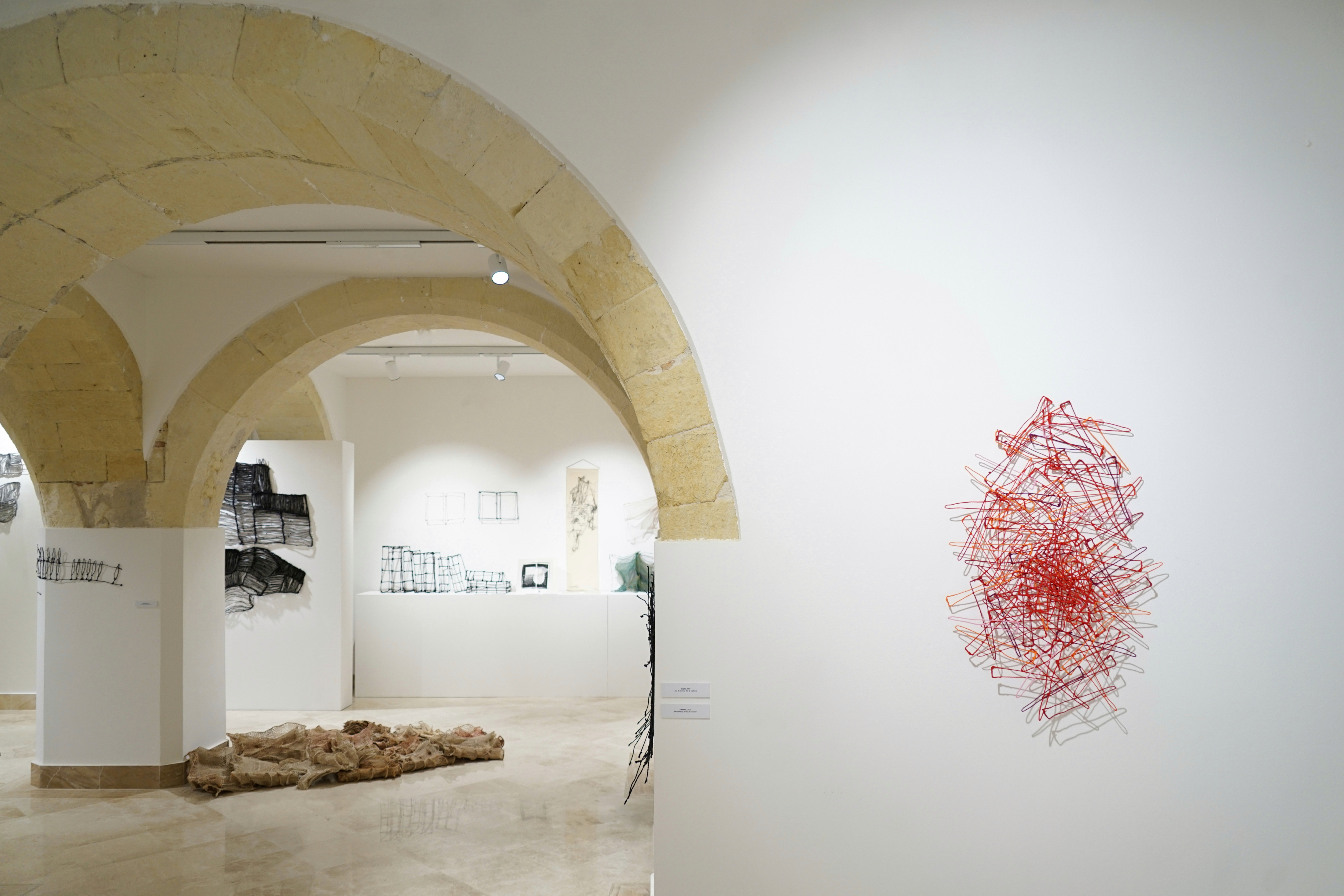 Franca Sonnino, Il filo, il segno, lo spazio, veduta della mostra, MUACC, Cagliari