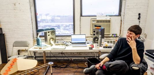 Dialogo con l’artista che trasforma i suoni degli artigiani di New York in opera d’arte Anna Schimkat nel suo studio. Ph. Francesca Magnani