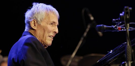 Addio a Burt Bacharach: morto il padre della musica pop Burt Freeman Bacharach morto