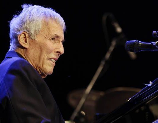 Addio a Burt Bacharach: morto il padre della musica pop Burt Freeman Bacharach morto