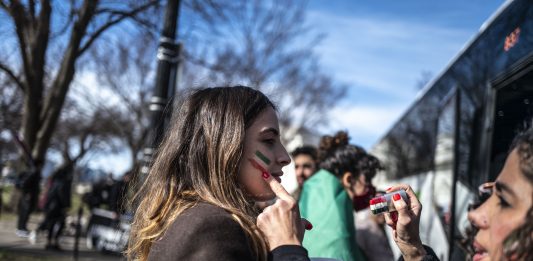 Il mondo a fianco delle donne dell’Iran. La protesta organizzata a Washington La protesta di Woman Life Freedom per le donne dell'Iran a Washington Dc ph. Francesca Magnani