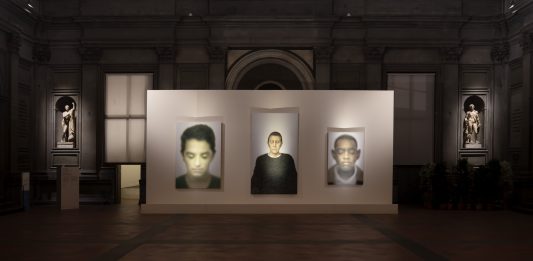 Il senso del sacro per l’artista iraniano Kami: la mostra diffusa a Firenze