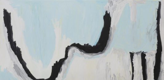 Swim like a Dolphin: vita e opere di Sally Gabori in mostra alla Triennale di Milano