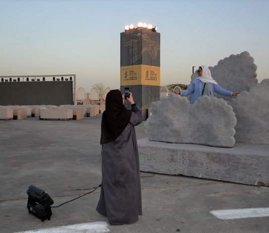 Il racconto di Tuwaiq Sculpture 2023, festival di scultura nella capitale dell’Arabia Saudita Rob Good, Rain Stones - Tuwaiq Sculpture 2023 ph. Manuela De Leonardis