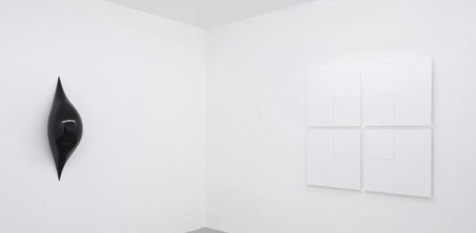 Dialogo tra assoluti. Anish Kapoor e Giulio Paolini in mostra alla galleria Minini di Brescia