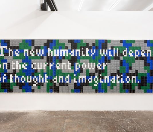 Tasselli di memorie artificiali: Numero Cromatico alla T293 di Roma Numero Cromatico, The future will not wait for us ovvero il futuro non ci aspetta, veduta della mostra, T293 Gallery, Roma, 2023. Ph. Daniele Molajoli