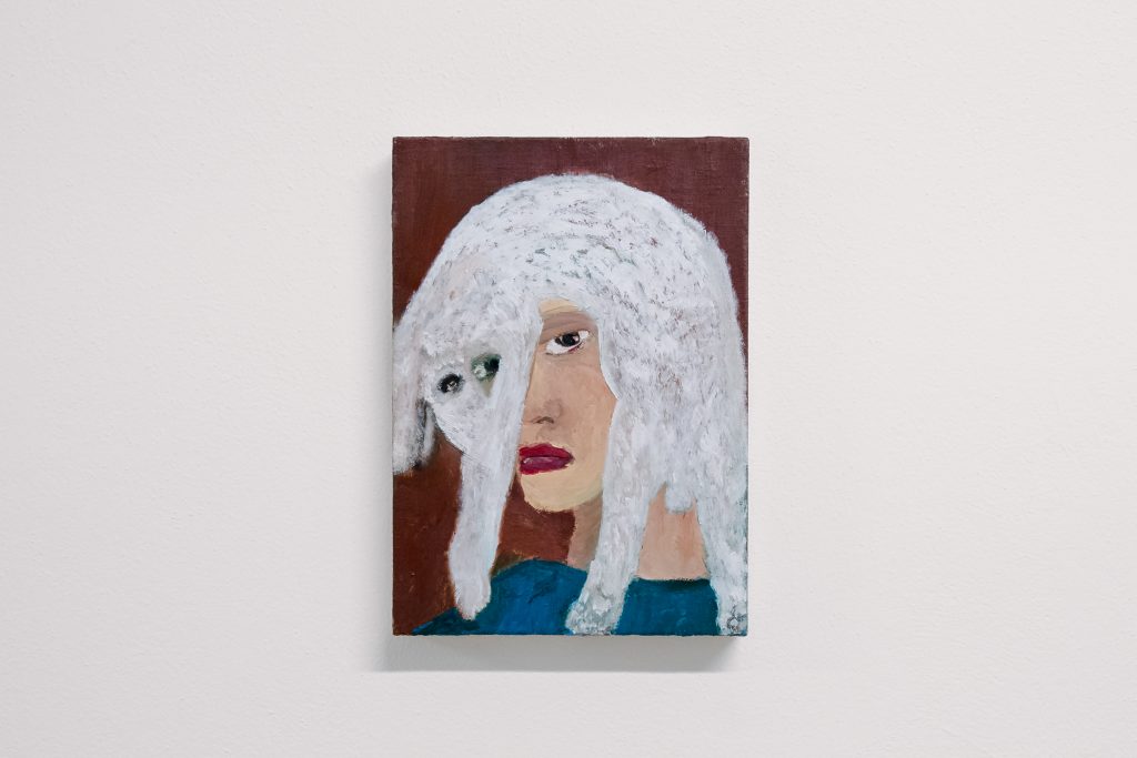 Vincenzo Simone - Ritratto con coniglio bianco, olio su lino, 35x25cm, 2023. ph. Valentina Cafarotti