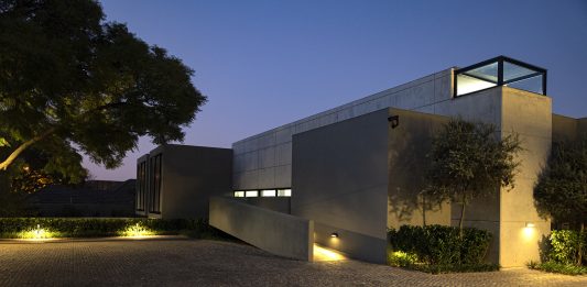 A Johannesburg apre il nuovo Inside Out Center for the Arts di Roger Ballen