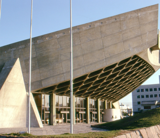 In Giappone un’iconica palestra di Kenzo Tange è a rischio demolizione Kenzo Tange, Kagawa Prefectural Gymnasium