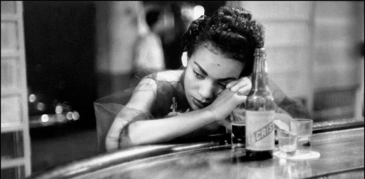 La leggenda della fotografia Eve Arnold in mostra da CAMERA a Torino