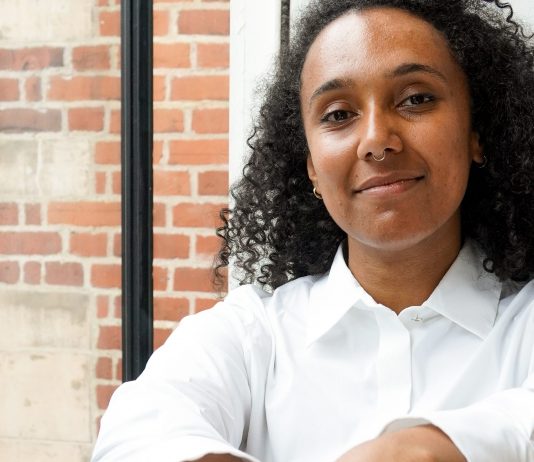 Dalla diaspora al Mar Tirreno: Dominique White vince il Max Mara Art Prize 2022-2024 Portrait of Dominique White Winner, Max Mara Art Prize for Women 9, 2022 - 2024. © Photo: Bernice Mulenga Courtesy, the artist, Whitechapel Gallery