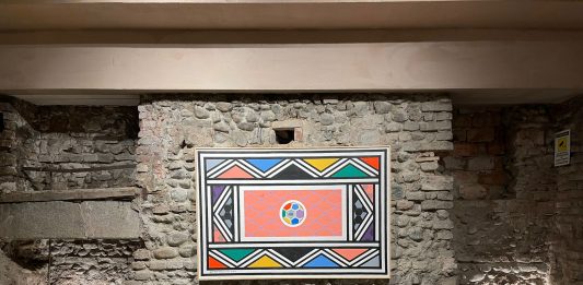 Ugo Nespolo in dialogo con l’arte africana: la mostra allo Spazio Musa di Torino