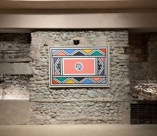 Ugo Nespolo in dialogo con l’arte africana: la mostra allo Spazio Musa di Torino