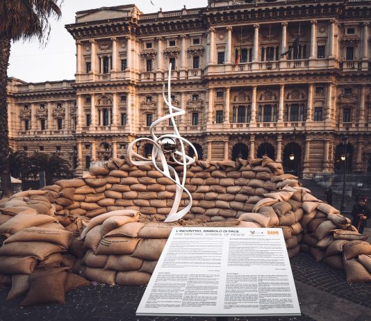 L’incontro. Simbolo di pace, Gianfranco Meggiato a Piazza Cavour a Roma