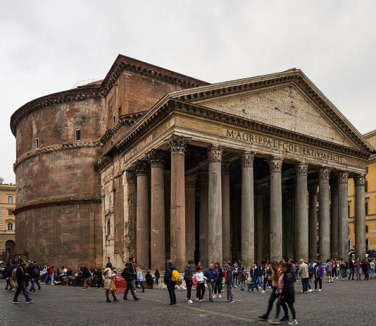 Dopo le battaglie, l’accordo: l’ingresso al Pantheon di Roma si pagherà 5 euro