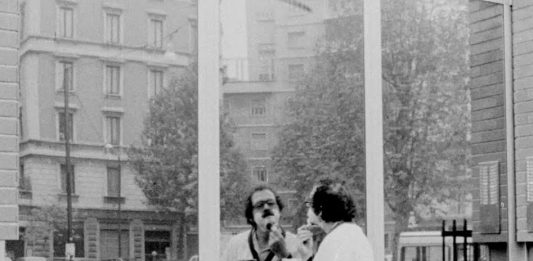 La doppia mostra tra Genova e Milano che celebra Ugo La Pietra