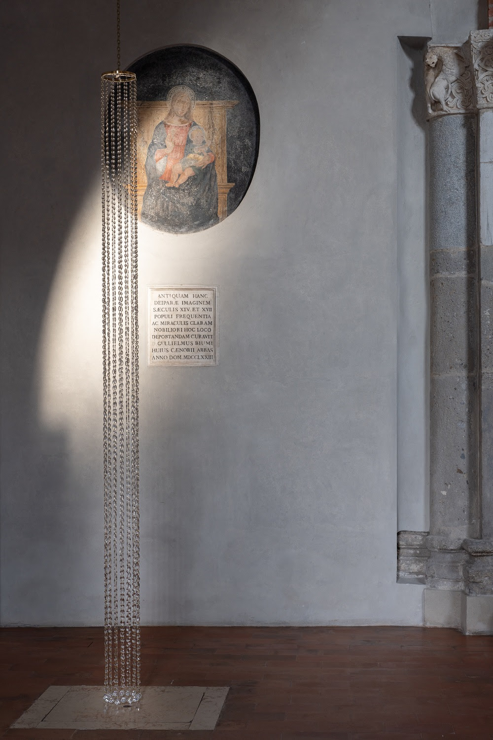 Nina Carini, Aperçues, veduta della mostra, 2023, Basilica di San Celso, Milano. Courtesy l’artista Ph. Lorenzo Palmieri