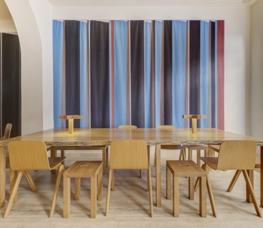 L’arte in tavola: l’installazione di Michele Lombardelli da Zazà Ramen a Milano