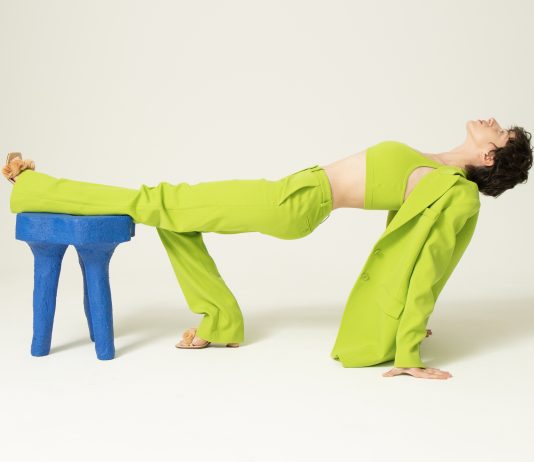 La moda incontra la storia del design, nelle fotografie di Davide Carson