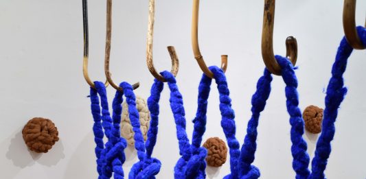 La tessitura delle pescatrici: Laura Renna alla Galleria S. Croce di Cattolica Laura Renna, Il canto della retara, veduta della mostra, Museo della Regina, Cattolica, 2023