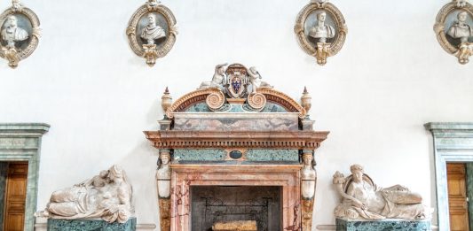 Nuovi restauri al Palazzo Farnese di Roma: via al rifacimento delle statue del Salone d’Ercole