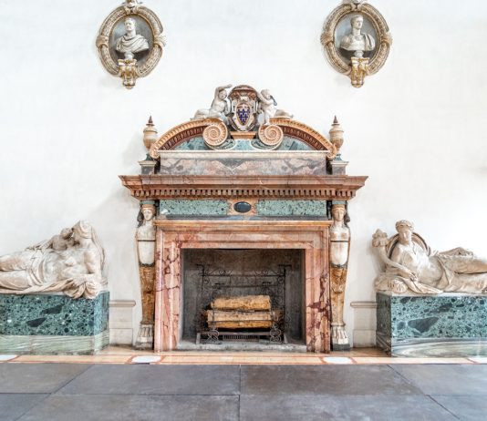 Nuovi restauri al Palazzo Farnese di Roma: via al rifacimento delle statue del Salone d’Ercole