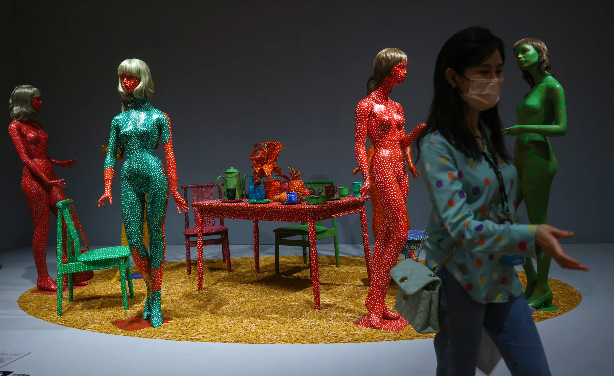 Yayoi Kusama: 1945 to Now, veduta della mostra, M+ Museum, Hong Kong, 2022-2023, ph. May Tse