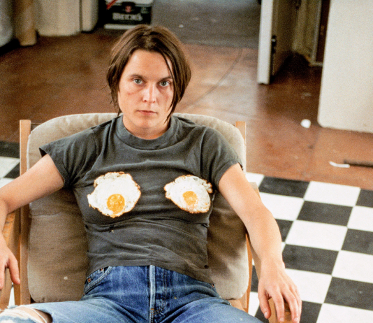 La bad girl Sarah Lucas vince il nuovo super premio del New Museum di New York