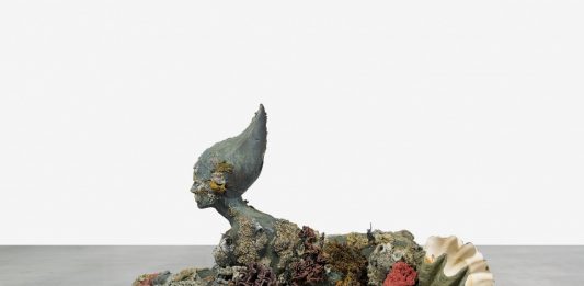 In Florida, una scultura di Damien Hirst è stata investita da una Rolls-Royce