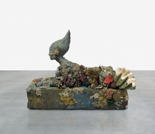 In Florida, una scultura di Damien Hirst è stata investita da una Rolls-Royce