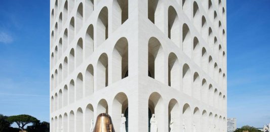 La grande mostra di Arnaldo Pomodoro nella super sede di Fendi pomodoro fendi