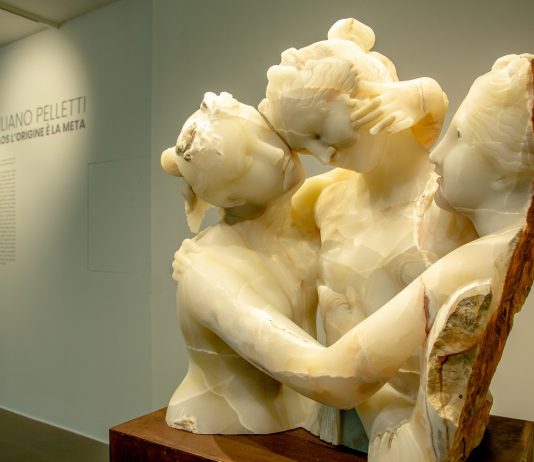 Scultura, materia da riscoprire: a Milano, la mostra di Massimiliano Pelletti Massimiliano Pelletti, Kosmos e Kaos L’origine è la meta, installation view, ph. Riccardo Andreello, Courtesy Spazio Ersel e Galleria Barbara Paci, Pietrasanta.