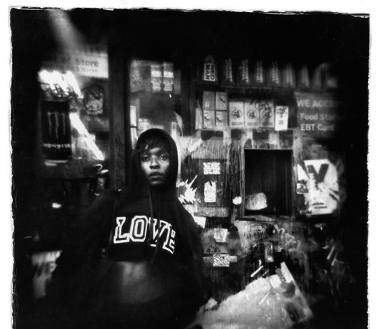 Una fotografia sospesa nel tempo: Michael Ackerman alla Spot Gallery di Napoli