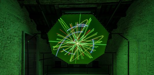 L’opera di Arthur Duff alla Casa di The Human Safety Net rivela l’unicità di ciascuno