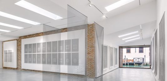 Spazio Berlendis espone gli impalpabili lavori di Aldo Grazzi a Venezia