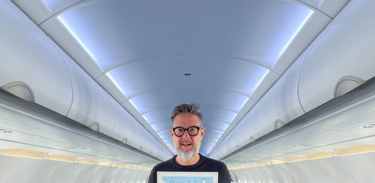 La tratta Milano-New York de La Compagnie compie un anno e festeggia con l’opera di un illustratore