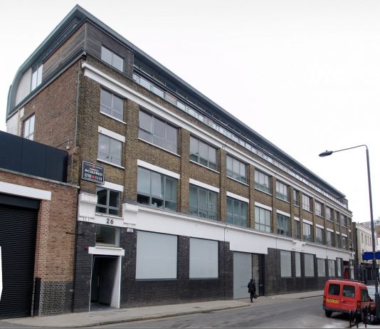 Gagosian chiude una sede a Londra e lancia un programma pubblico gagosian chiude londra