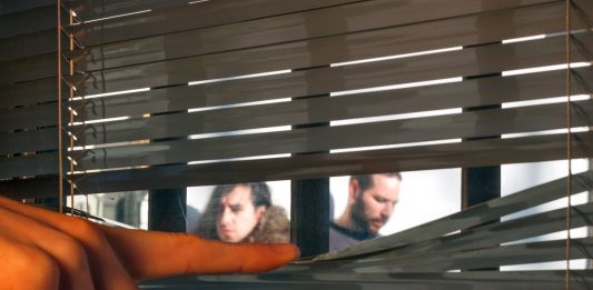 Il gioco delle coppie: Invernomuto fa risuonare i linguaggi delle sottoculture