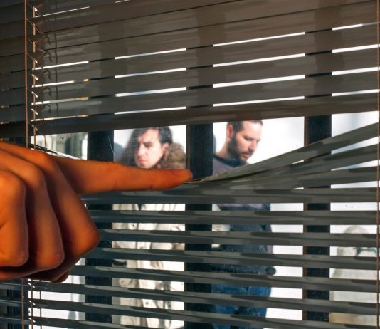 Il gioco delle coppie: Invernomuto fa risuonare i linguaggi delle sottoculture