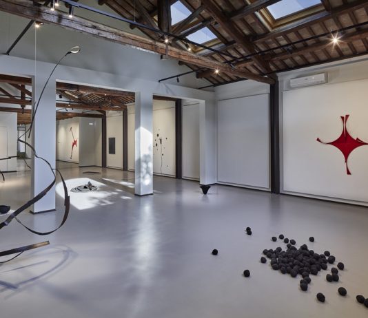 Levia Gravia, idee di scultura in mostra alla Fondazione Sabe di Ravenna Levia Gravia, veduta della mostra presso Fondazione Sabe per l’arte, Ravenna. Ph. Daniele Casadio