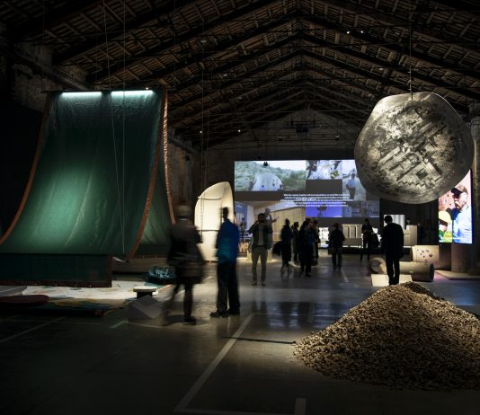 “Ognuno appartiene a tutti gli altri”: il senso del Padiglione Italia dei Fosbury alla Biennale di Venezia