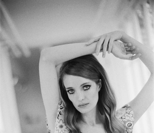 London Calling: le stampe flower power di Celia Birtwell