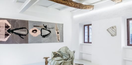 Sarah Entwistle a Cascina I.D.E.A. con “Death, what? The sun’s corpse will roll on”