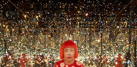 Yayoi Kusama. Infinito Presente: l’idea, i numeri e le aspettative nel racconto di Stefano Raimondi